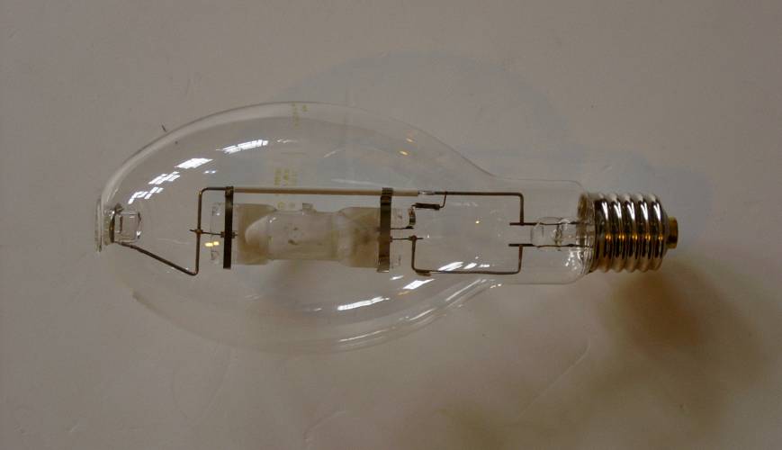 FOCUS 913-2782 Metal Lamp