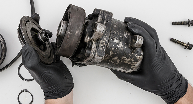 Nitrile industrial glove used for mechanical repair